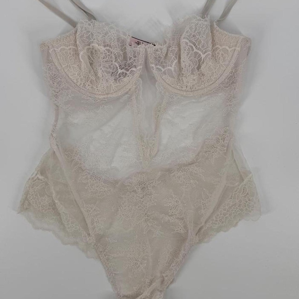 Victorias Secret White Lace Floral Embroidery Underwire Bodysuit Lingerie Medium